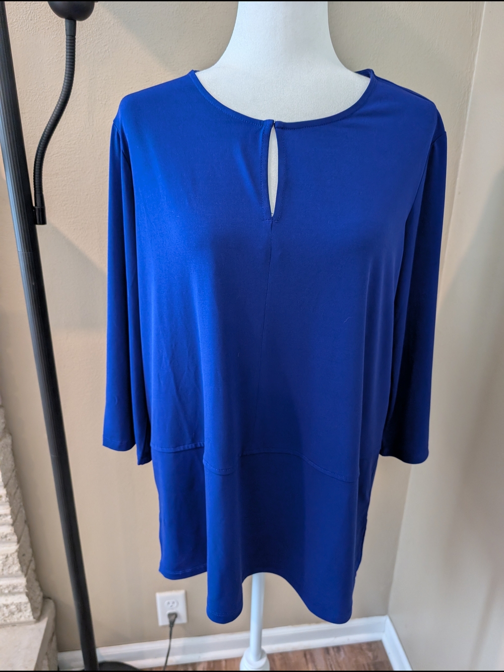 Susan Graver Large Royal Blue Keyhole Neck Top - Picture 2 of 9